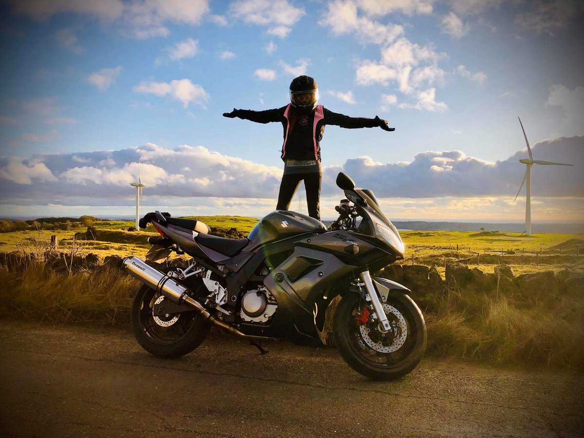 Lady_Flowerpot's tweet photo. Today, I was mostly a teeny, tiny pillion passenger....and I bloody loved it!!! #icklebiker #ididntfalloff #topoftheworld 🏍🏍🏍 https://t.co/4ulCVlblvh