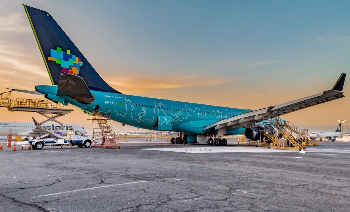 tea_sar's tweet photo. "Azul Viagens" on Maintenance...
Azul Linhas Aéreas / Airbus 330-243 / Mexico City 📍📷
#azullinhasaereas #azulbrazil #azulbrasil #airbus #airbusa330 #a330 #azulviagens #praiu #aicm #mmmx #aviation #aviationphotography #AvGeek #aviationlovers #planespotting #aviación #Aircraft https://t.co/4EV3n9kOBq