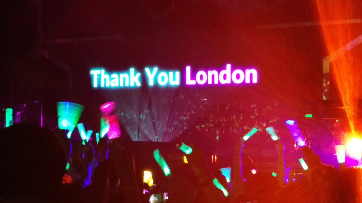 Visualsights's tweet image. A quick summary of the photos I got from the Miku Expo event I also have some short videos.  🎶📸