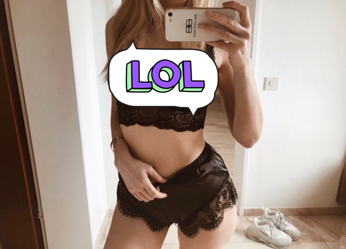 Carolin61897677's tweet photo. Ich bin nicht halb nackt, bin nur halb angezogen 😋❤️ https://t.co/Iz1gIboMR4