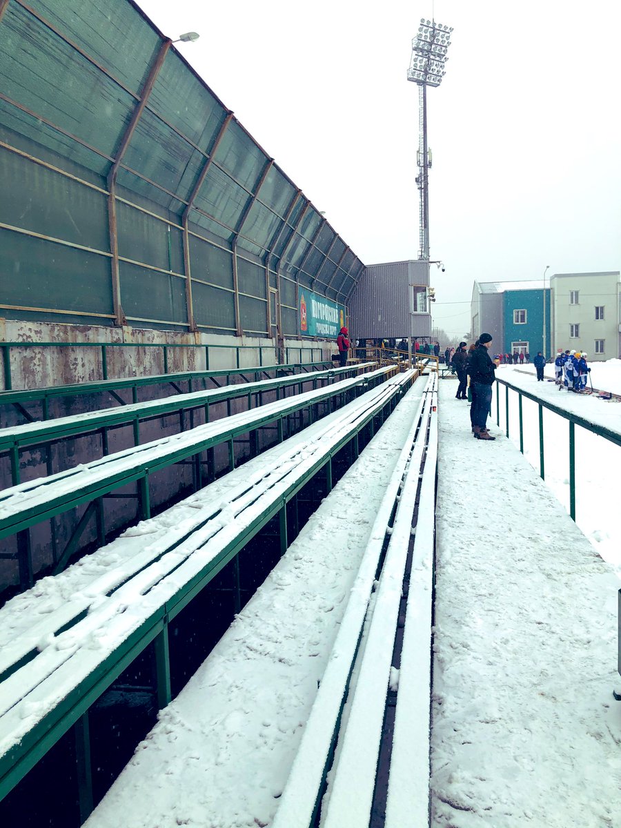 olechka__may's tweet photo. January 11, 2020. 
Boxing Day in Obukhovo.
Bandy = 100% Russian Hockey. https://t.co/tdFyK9i7QF