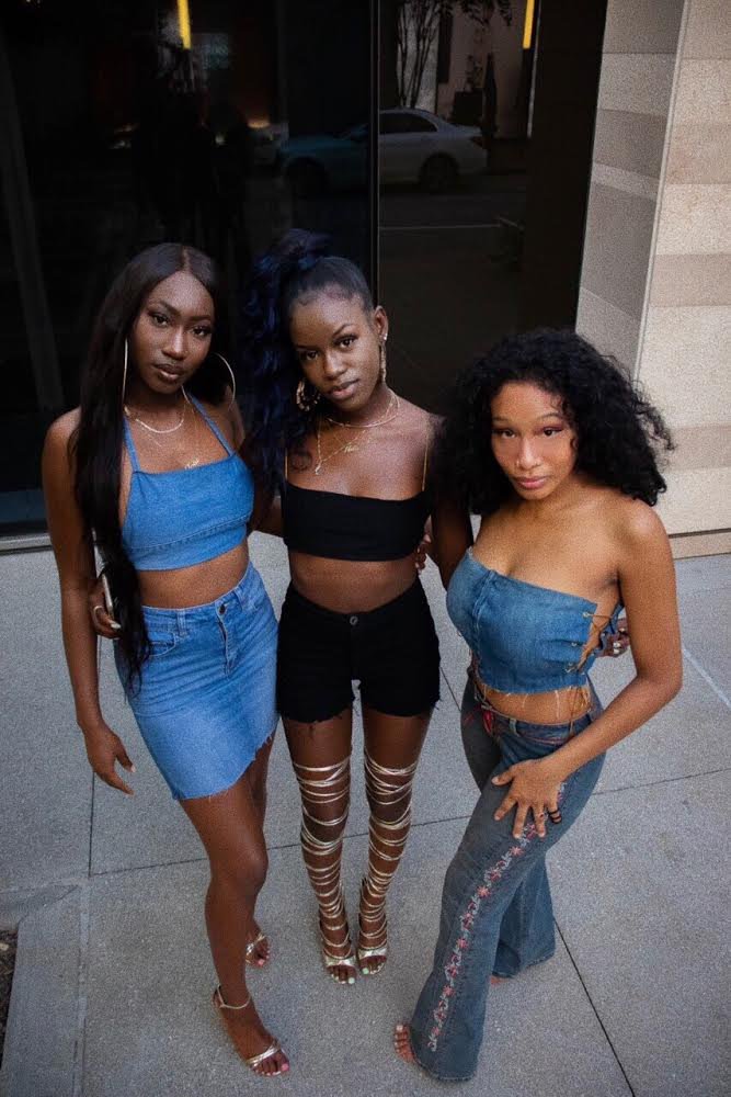 thehuherd's tweet photo. We interviewed Natalie (@Auspici0us_) about Fashioná (@topfashiona) for our latest feature in the Student Business Spotlight!

Full interview: https://t.co/QnucXolRQf https://t.co/C68pDOAUat