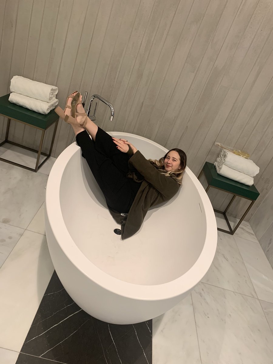 gnvega's tweet photo. I really had a drunk photo shoot in the bathtub last night https://t.co/OdQE0dlHKI