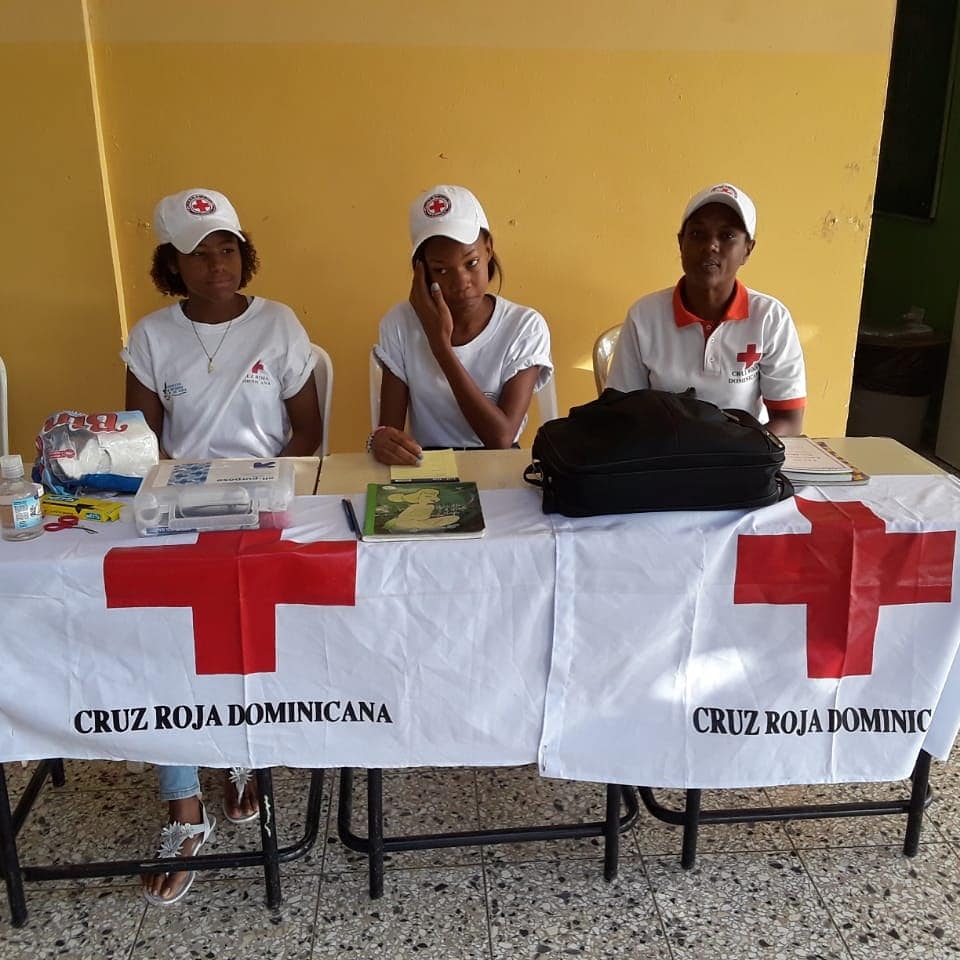 crdbavaro's tweet photo. Bávaro Punta Cana - domingo 12 de Enero, voluntarios del programa de #socorro y #juventud, de la filial de #cruzrojadominicana  de Verón,  realizan   labores de inducción sobre #cruzroja a personal docente y alumnos del liceo Francisco del Rosario Sanchez de Verón.#crj #PuntaCana https://t.co/BBgHqEeacz