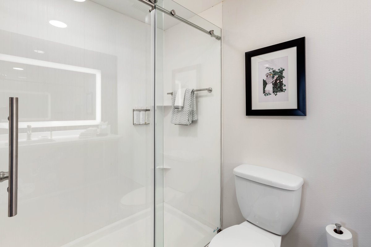 CambriaPhoenix's tweet photo. Eye spy local and original art... even in our bathrooms! 👀
.
#CambriaDTPHX #Cambria #CambriaHotels #HotelDesign #LocalArt #PhoenixArt https://t.co/RR3IPAGamV