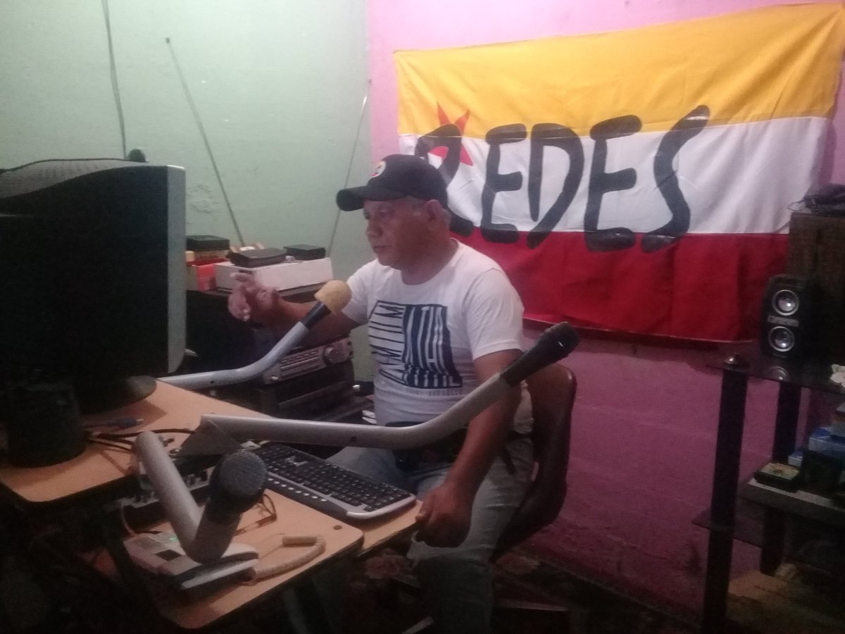 TrujilloRedes's tweet photo. #SomosREDESTRujillo.
#SomosREDESPorVenezuelaEnCadaRincon.

 colaboraron y apoyaron en la reparación de la antena. Con diversas materiales y con electrodos. Al iniciar la transmisiones, nuestra Organización REDES. Contara con un espacio. https://t.co/Uun75GqwXd