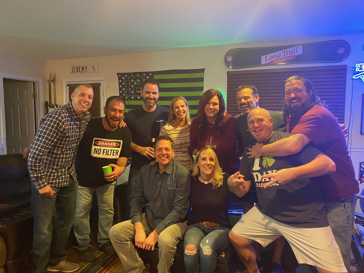ocalive13's tweet photo. When your HS Squad gets back together and it seems like the time apart was only minutes
#celery #badoon #DOO3 https://t.co/QqCCvxSxGl