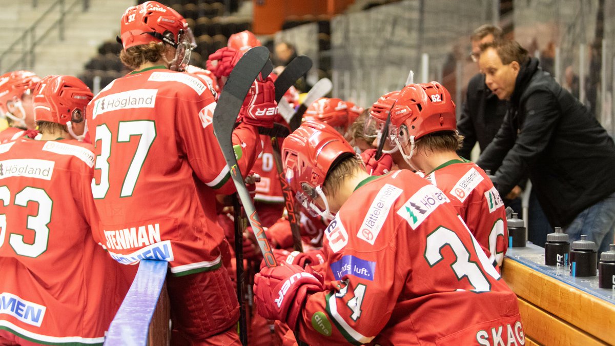 MoDo_Hockey's tweet image. J20 SuperElit Top10 startade under helgen upp för säsongen och för MODO Hockey blev det en seger mot Växjö och en förlust mot Frölunda. Samtidigt blev det seger i helgens enda match i J18 Allsvenskan Norra när MODO vann mot Björklöven: modohockey.se/artikel/xzooak… #Modose