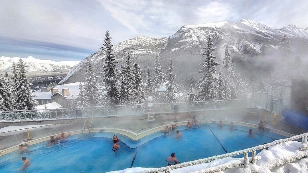banfflakelouise's tweet photo. Hot springs: the perfect cold-weather companion. People have found rejuvenation in Banff's natural hot springs for over a century. Are you one of them? https://t.co/AdgLXwdwxE