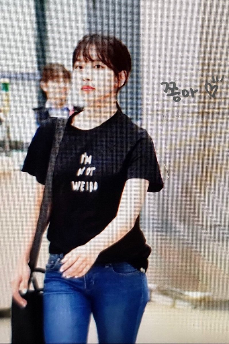 kuma_avenger's tweet photo. Mina's fav tops, a thread: https://t.co/YzQv0ifDud