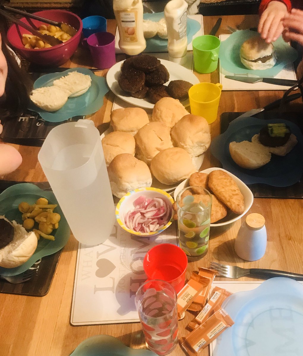 dannidreaming's tweet photo. Dinner for 7 in the crazy Harden-Smith household #familytime #threesons #twodaughters https://t.co/sjDIUz9u9M