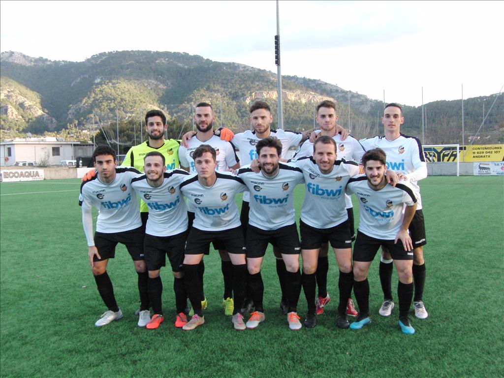 CEConstancia's tweet photo. 👏👏🔝⚪⚫ Victòria del #Tercera a Andratx per 0-1

⚽️ Gol: @borjagurry 

📷 @FutbolBalear 

👏👏🔝⚪⚫ El #filialTOP també va guanyar 1-0 davant el Santa Ponsa

⚽️ Gol: @tonieet7 

#FEMConstància https://t.co/TW1z9oQyIV