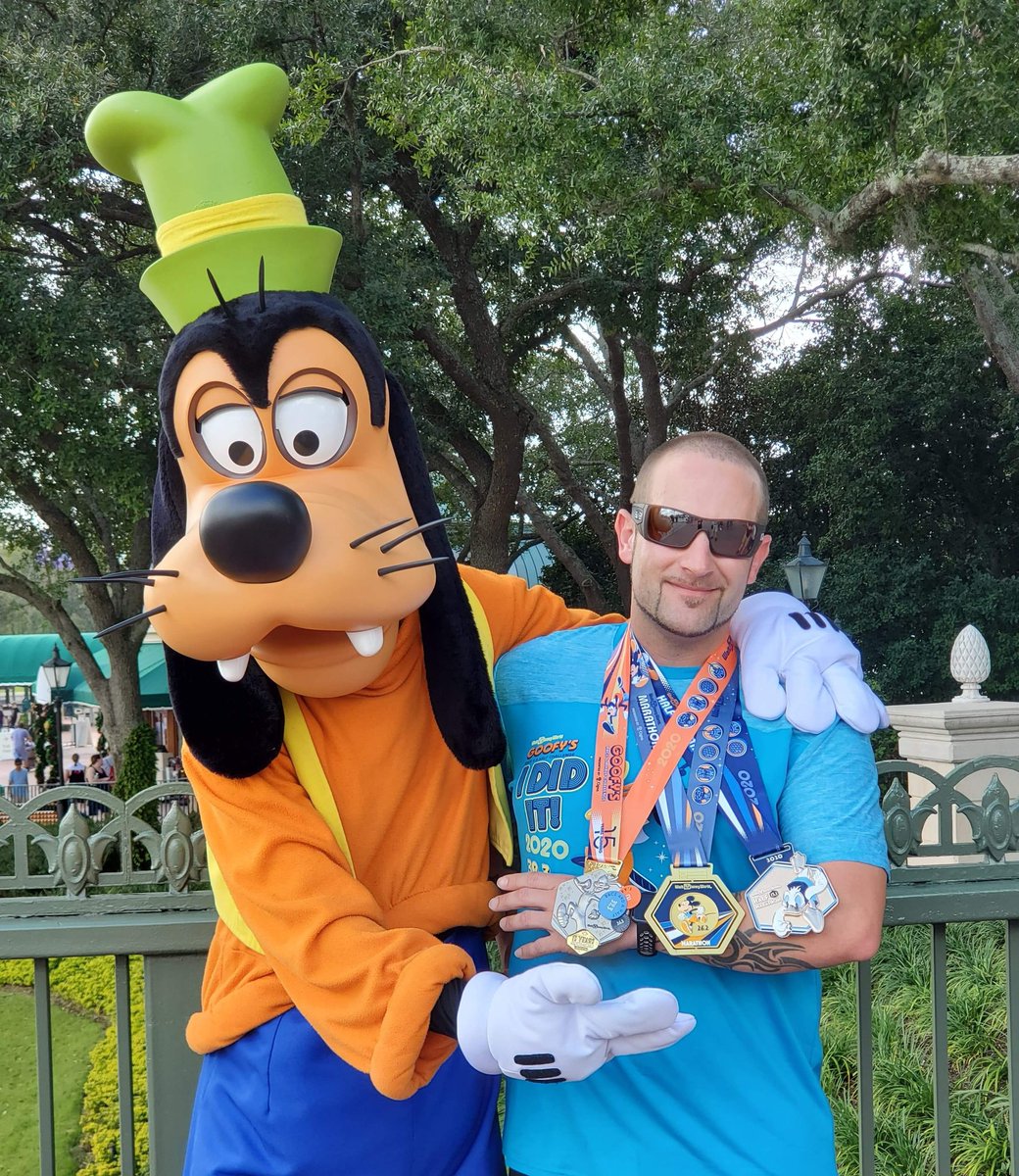 Penn2Flo's tweet image. Goofy was quite impressed that I completed his Challenge! #rundisney #WDWMarathon #GoofyChallenge