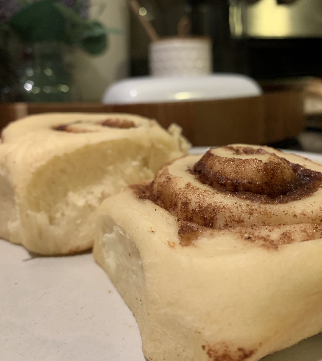 farmtableblog's tweet photo. Making these sweet things over on my instagram right now! Check out this AMAZING cinnamon roll recipe! 👉🏻 https://t.co/1hilNxWwvk https://t.co/zgk0H3S4if