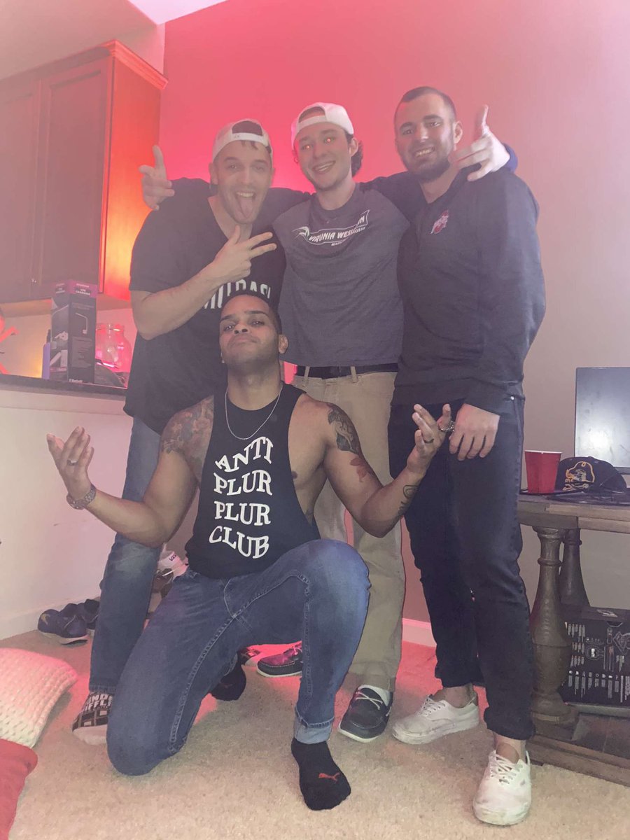 808StylezZ's tweet photo. 2020 has brought in a whole new crew. #edmDMV #EDMtwitter #PlurcleOfLife #RaveAgainstTheMachine https://t.co/Zqt7Tr6hMw