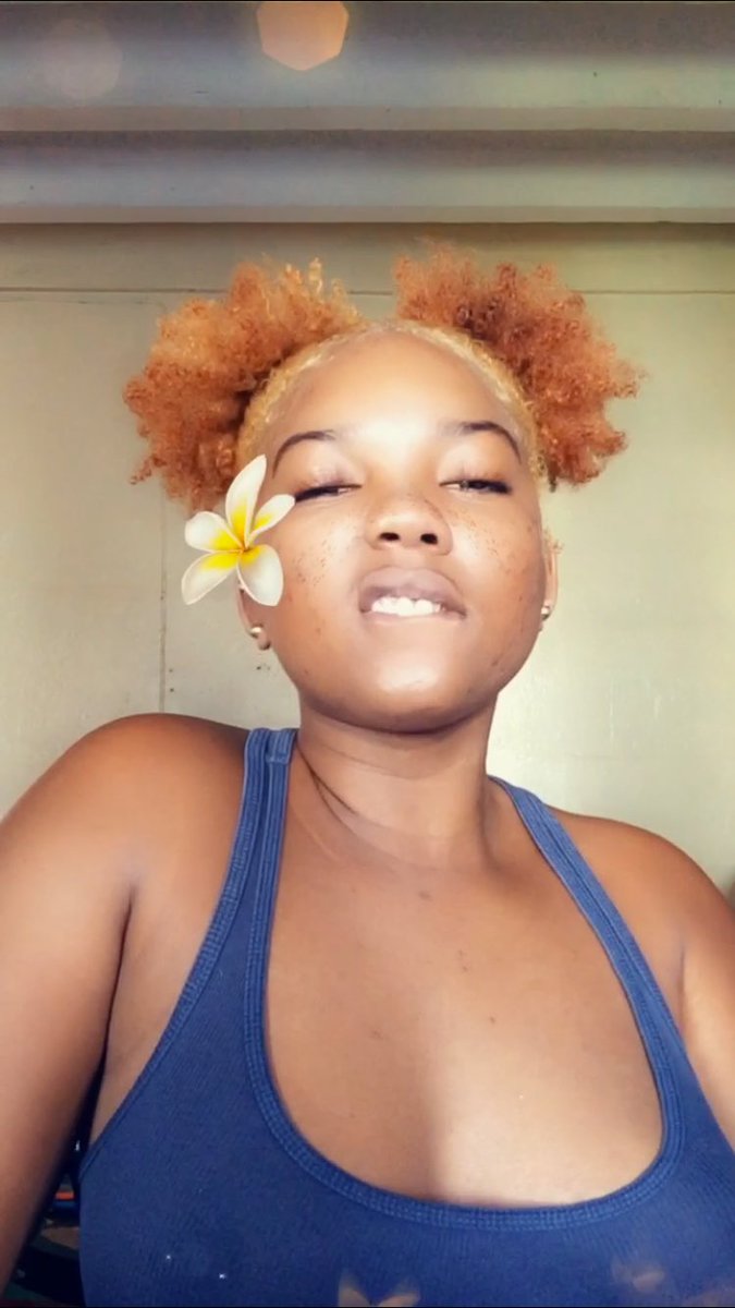 ManKandi_'s tweet photo. A whole nip, two gold puffs and three moods #highontrees https://t.co/G5BJFvPjS7