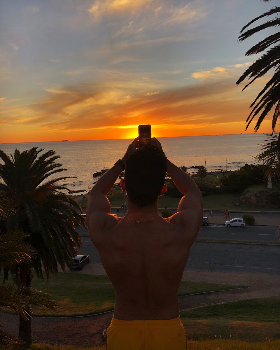 NNeil90's tweet photo. @asuicidebxy Para mi unos de los mejores atardeceres hasta ahora son en Uruguay! https://t.co/IFoZOierrM