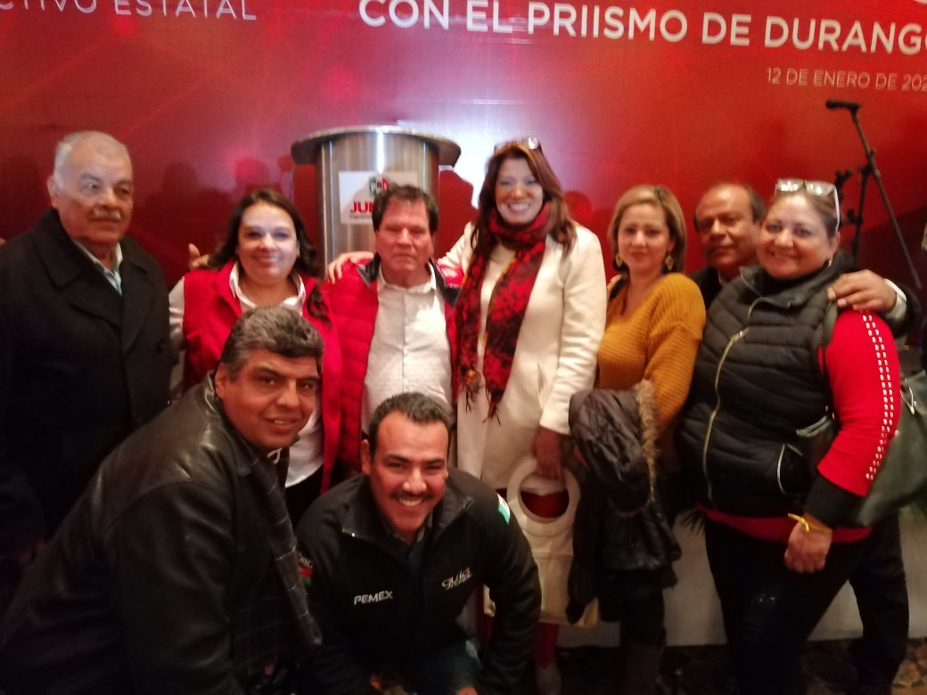 MISABELMACIAS's tweet photo. Presentes en saludo de año nuevo por parte del @CDE_PRI_Durango, saludando a nuestro presidente @EnriqueBenitezO y reconocidos Priístas como nuestro ex gobernador Lic. José Ramírez Gamero. https://t.co/SSqyjrsL1y