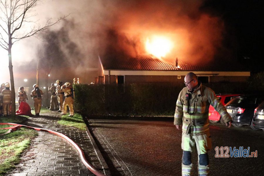 Brandweer redt persoon uit brandende woning in #leusden. 112Vallei.