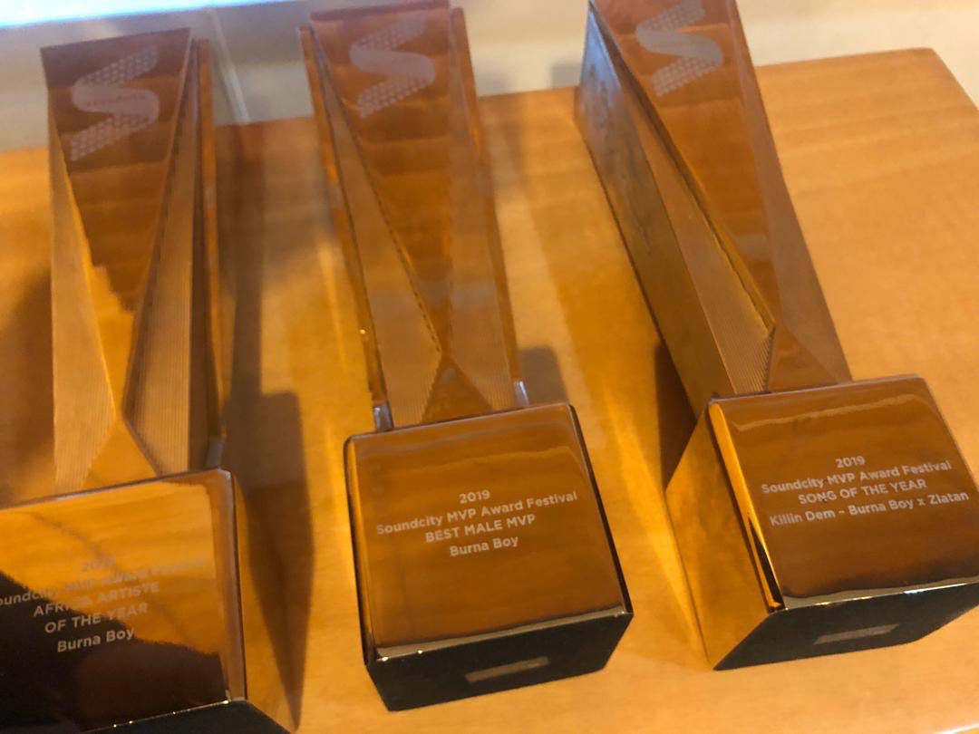 Shouts to <a href="/SOUNDCITYtv/">SOUNDCITY AFRICA!</a> for the love always ❤️ 
3 awards last night 
1.artiste of the year 
2.MVP Male
3. Song of the Year