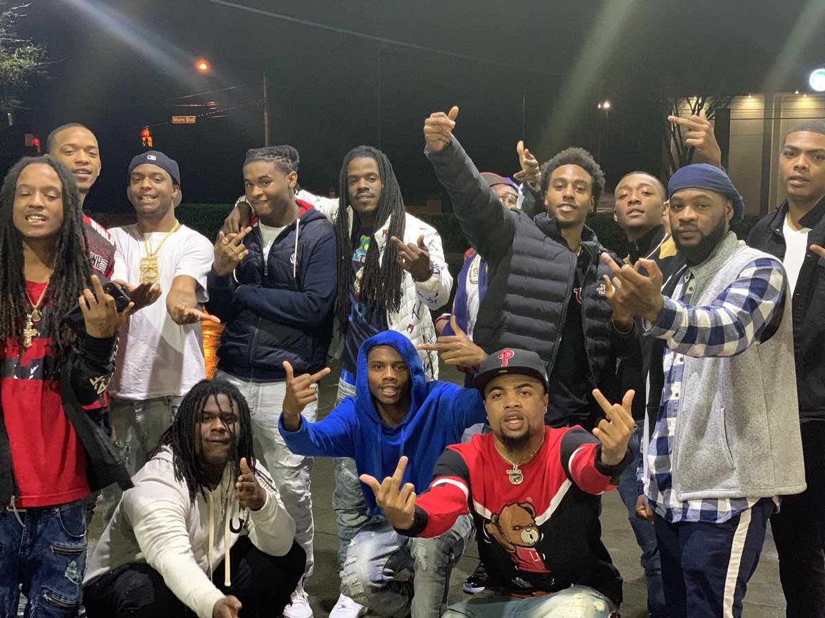 CrownKmar4's tweet photo. Never switch tho https://t.co/GtJq3nHcQ8