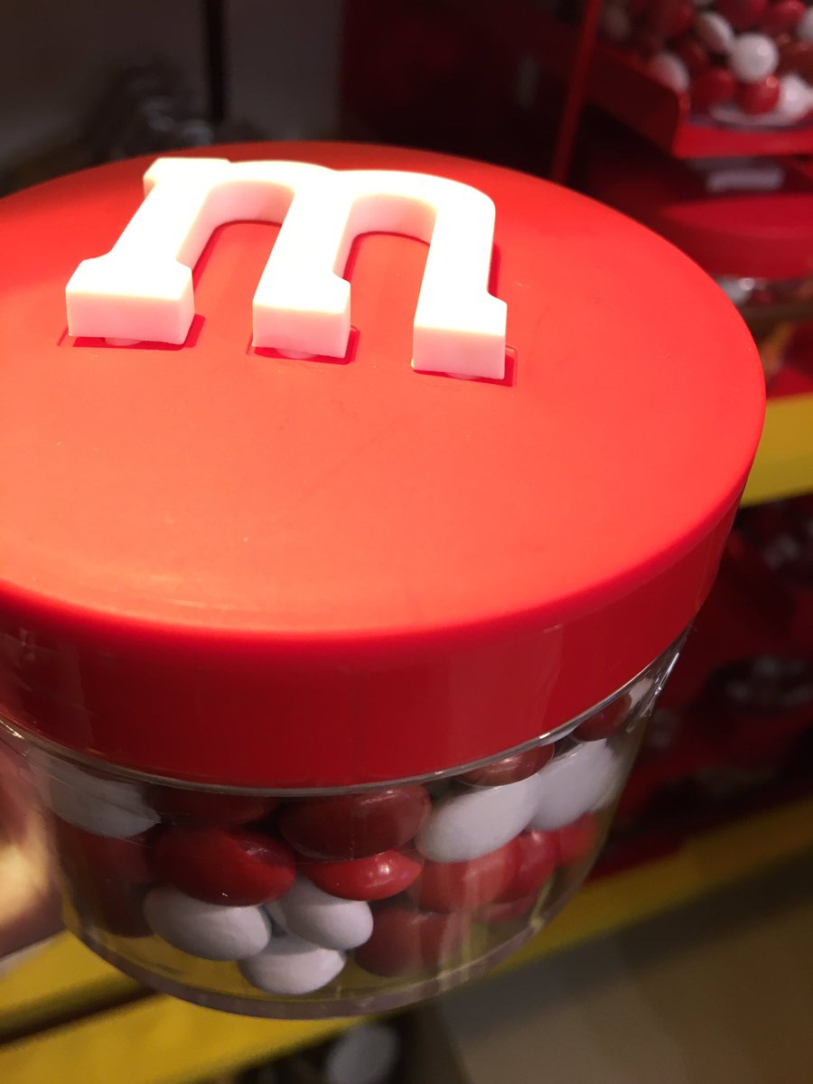 ASMbyStf's tweet photo. Ce soir, même les M&Ms sont 🔴⚪️
Est-ce un signe ?
#PSGASM https://t.co/iZIsGWNAqU