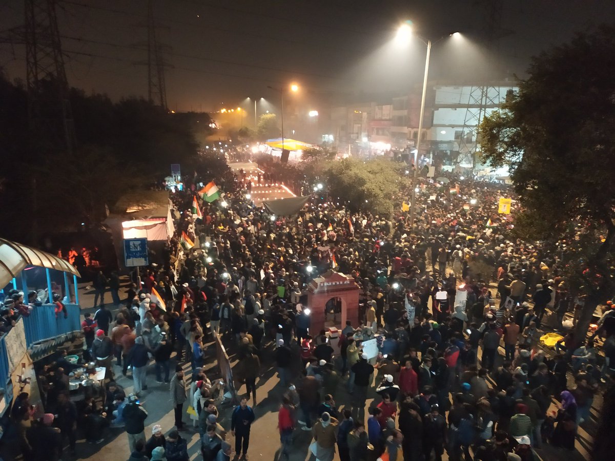 MyNameUbaid's tweet photo. This #Constitution is ours
we are dear to life.
A huge protest #AgainstCAA_NPR_NRC in #ShaheenBagh.
#ShaheenBaghProtests
#IndiaRejectsCAA_NRC_NPR
#SaveSamvidhan https://t.co/qyFcJGug8v