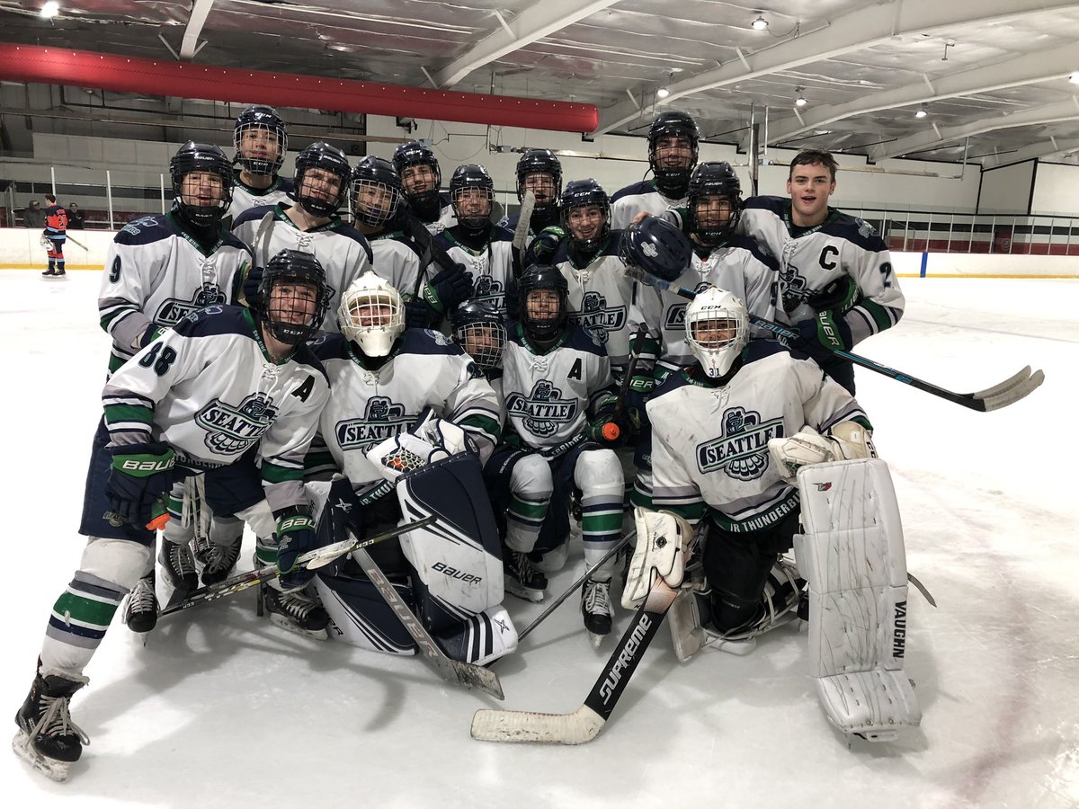 T-Birds wrap up the #MotorCityWimterClassic 4-1 with a 7-0 victory over <a href="/islandershc/">Islanders Hockey Club</a> 16U
Loucks 🎩🎩🎩
Lampman 🚨🍏🍏🍏
Vlaha 🚫