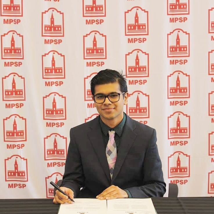 smarahat's tweet image. Did my outfit match? No.

Did I wake up in time to prepare for the swearing-in? No.

But am I, as minister of infrastructure, going to invest billions into the rat rail transit?

No.