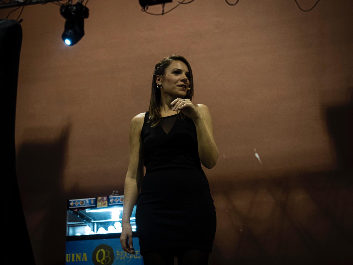 JuditJordana's tweet photo. Que bonic presentar i col.laborar amb les entitats de casa. El mes passat la @QBerguedana i avui el rebost del @FCMontmajor. Una és filla d'una terra i l'estima: la terra i la professió. #elberguedaquingoigquefa 📷 @MONTMAJORAJ @annaepuig https://t.co/sARyeImf6m