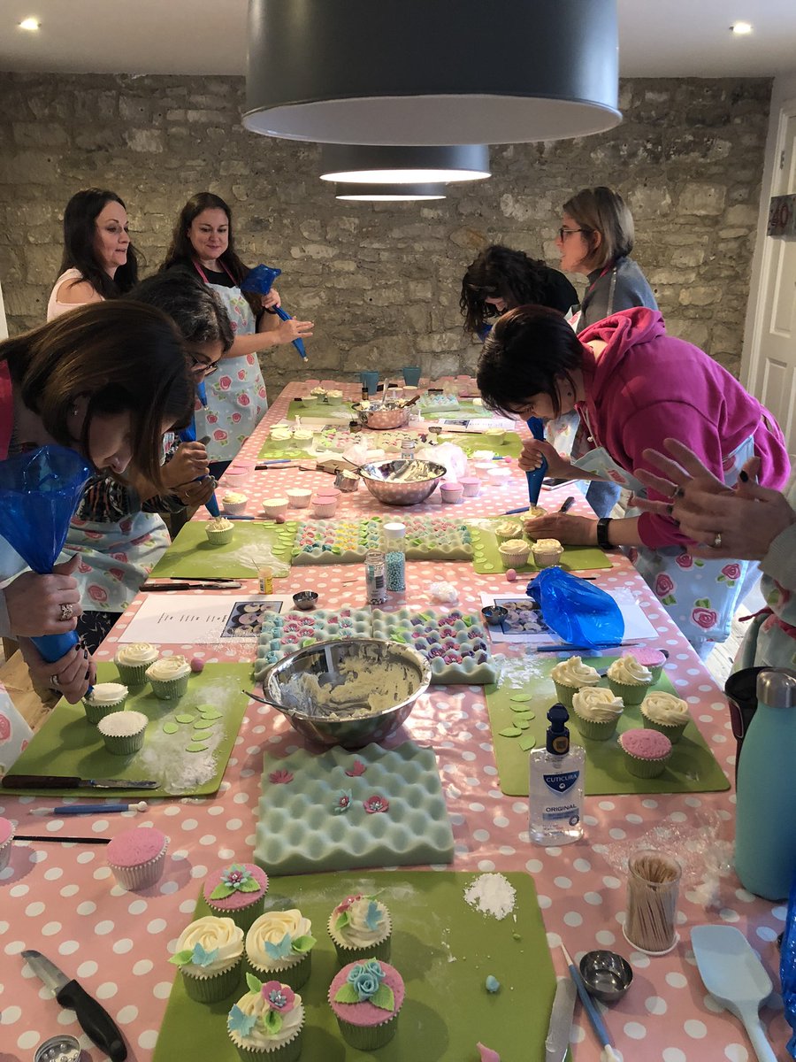 CustomCakeShop's tweet photo. Cupcake decorating today in a beautiful location with a lovely group of ladies celebrating a 40th birthday at Vineyards House in Bath @EscapeToBath All we require for private bookings is a minimum group size of 8 and a big table! #bath https://t.co/6SE3VyNWqC