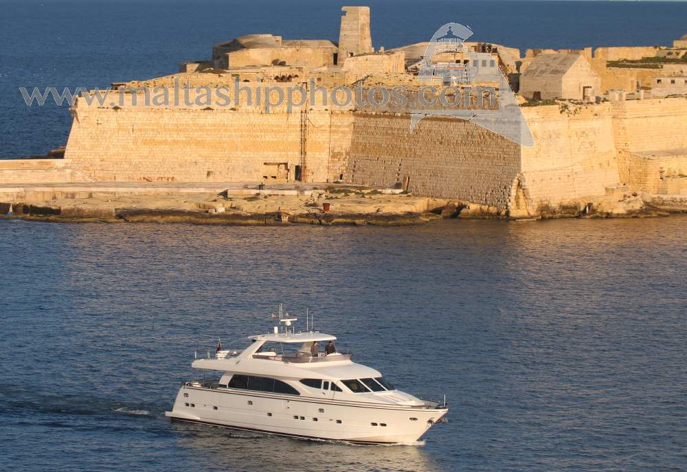 ShipsInPics's tweet photo. Thanks for the mention! Shipguru: #Elegance82 #yacht #VISION3000 entering #Valletta (#GrandHarbour), #Malta - 19.01.2019 - https://t.co/mHD2qaFt3w ybw sytreports ShipsInPics worldshipsoc https://t.co/hqrz8LzYT4