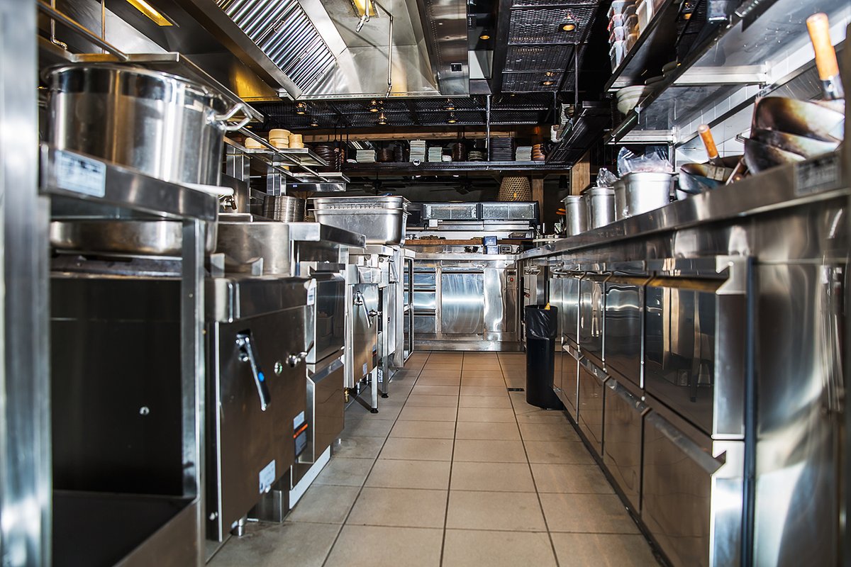Frontlineii's tweet photo. Would you feel at ease if the health inspector came knocking on the door? 🤔 Keep your restaurant kitchen cleaner and safer with contained #SmartOilManagement systems with Frontline! https://t.co/0VHoBKW4bB https://t.co/Fd6EGBvqWD