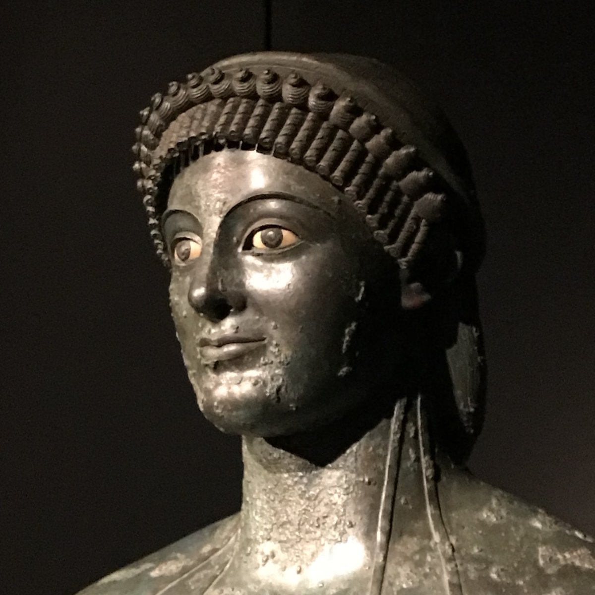 GiraffeCorner's tweet photo. Fabulous tour of the Pompeii exhibition with the brilliant Dr @DrPCRoberts Keeper of Antiquities and Curator of the exhibition @AshmoleanMuseum Thank you so much Paul - it was magnificent! https://t.co/BHAbB76TZi