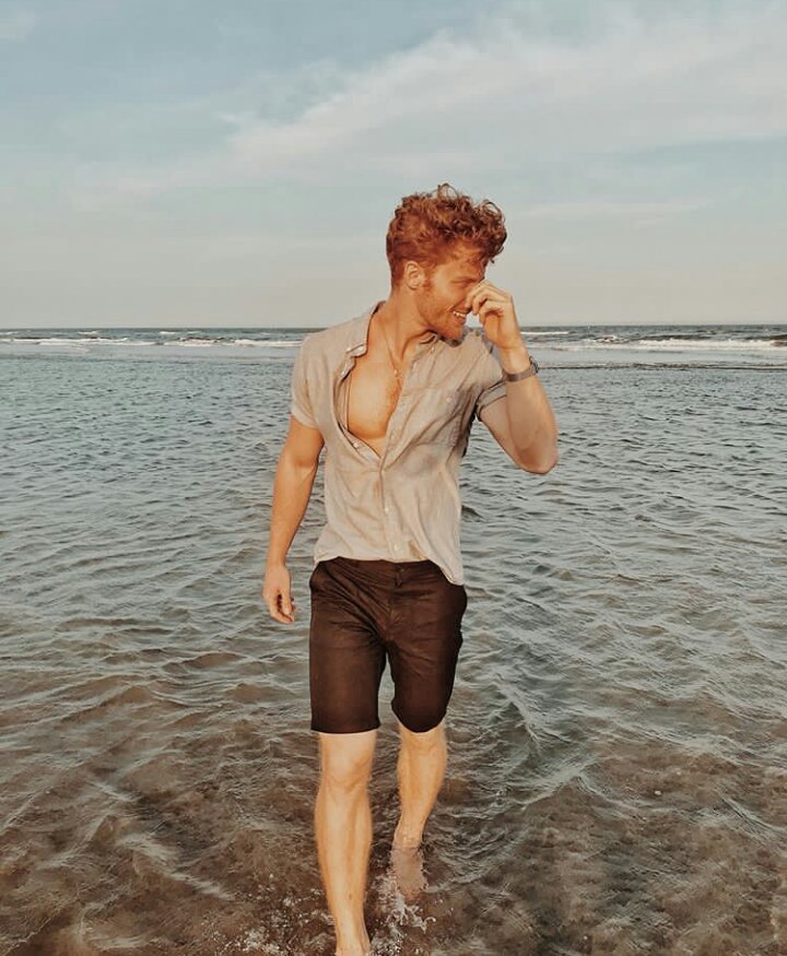 _lionfire's tweet image. ❛ ── I'm hotter than you 

#SᴇᴅᴜᴄᴛɪᴠᴇSᴜɴᴅᴀʏ + (fc!au)