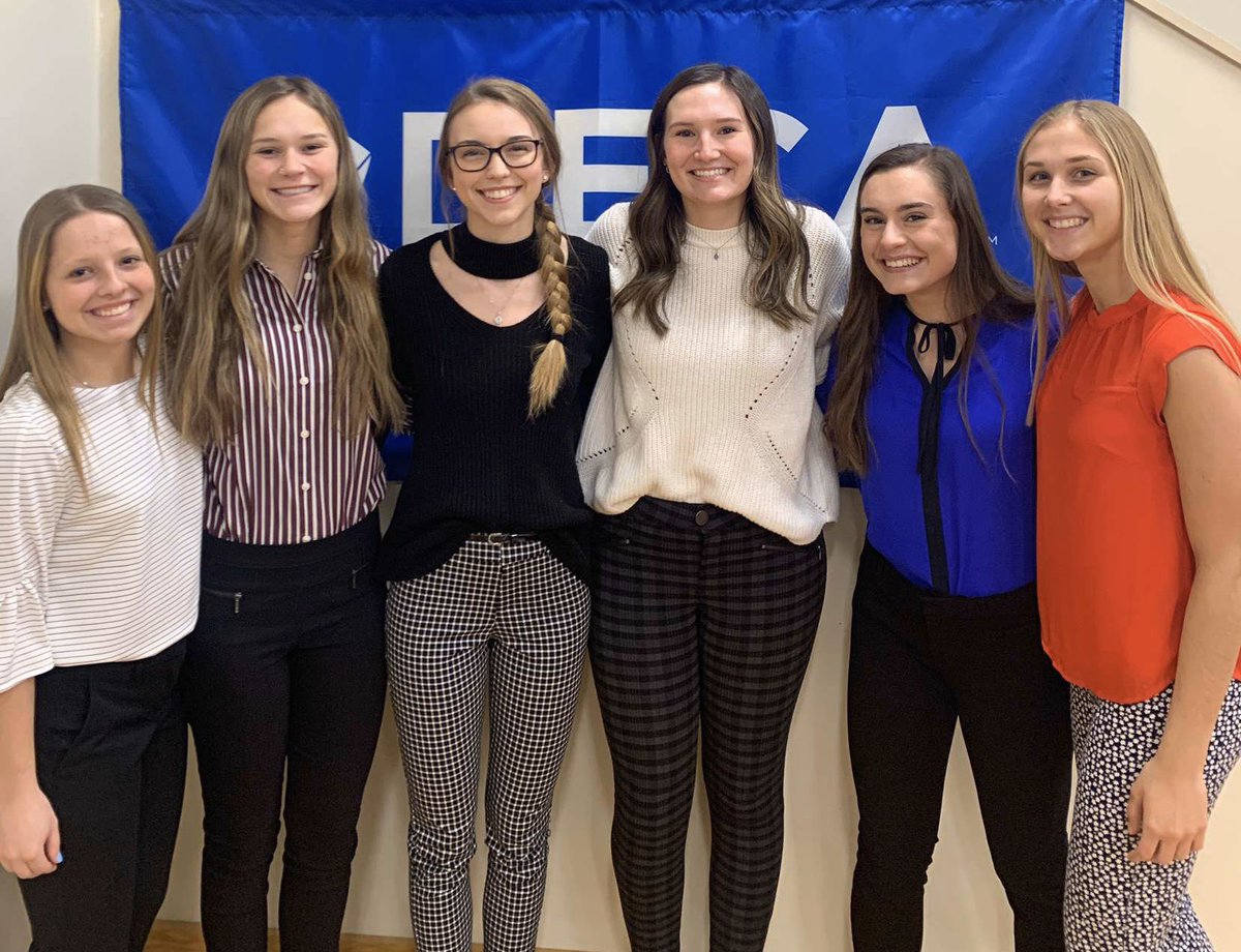 OwatonnaDECA's tweet photo. Strictly Business #officers #2020 #state #blueonly #herewego https://t.co/0NM1O91LQb