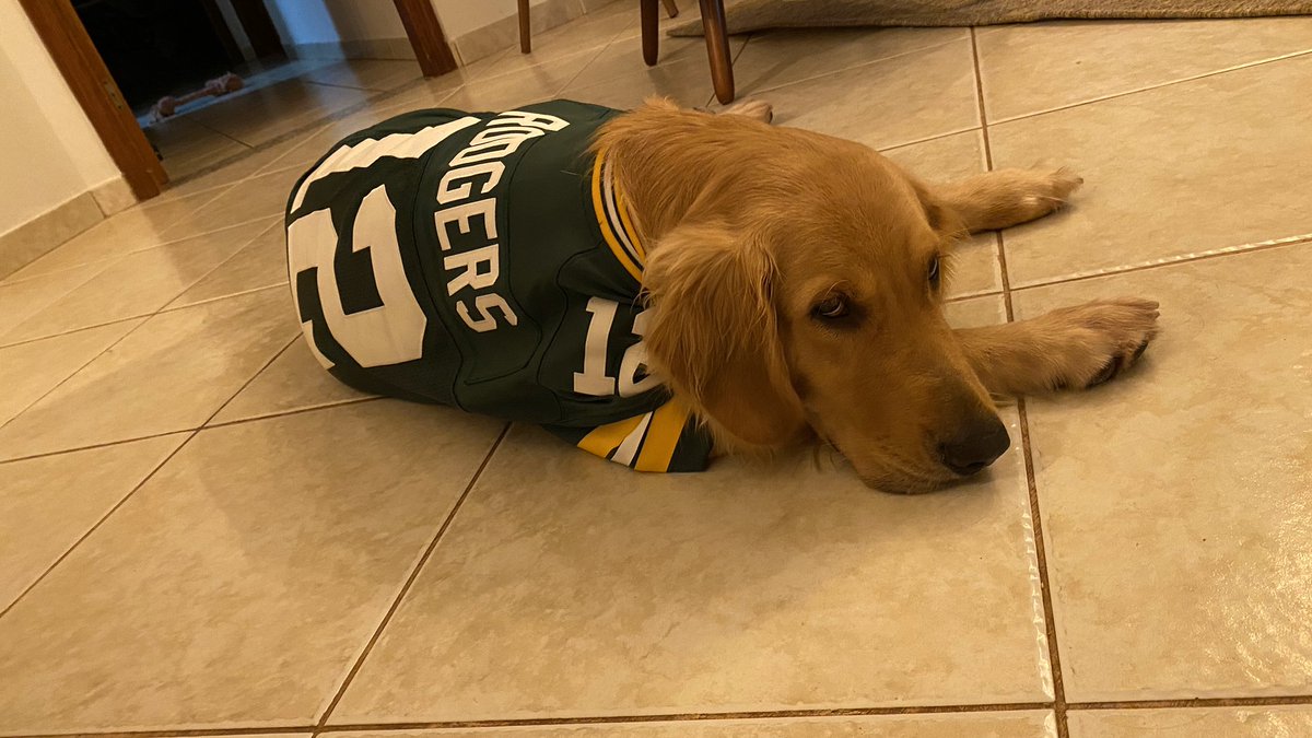dqo's tweet photo. Rebecca torcendo mas sem perder o sono #GoPackGo #NFLnaESPN https://t.co/NyMmdacV0H