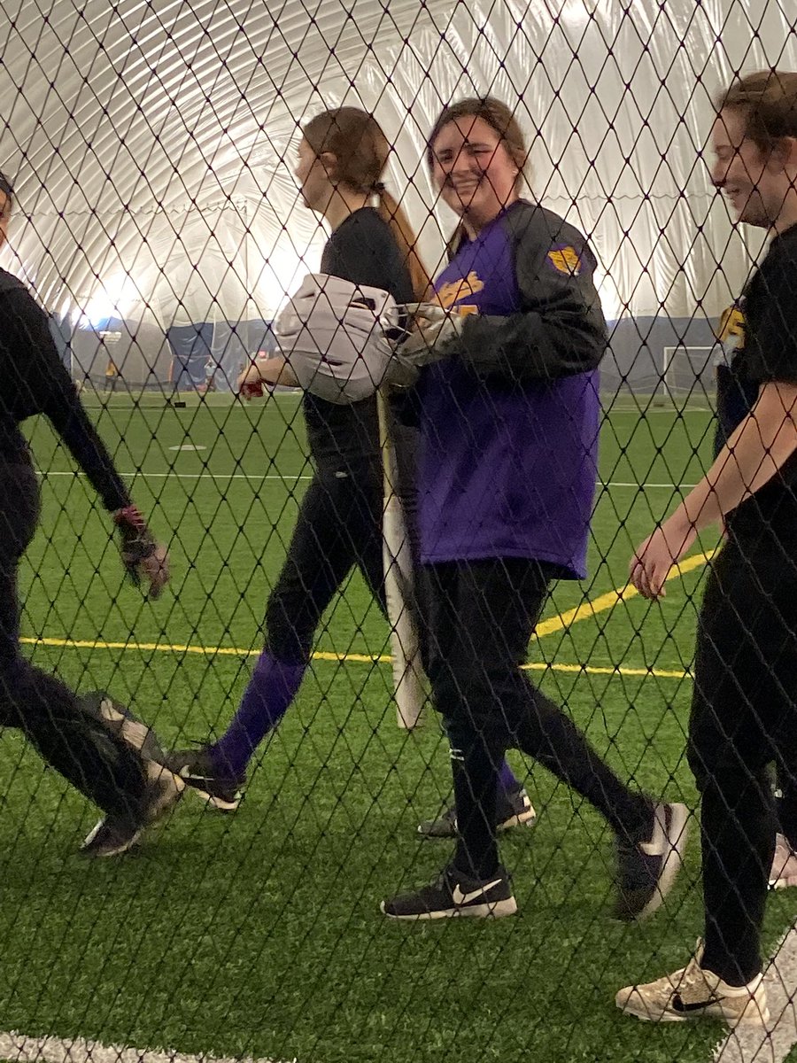 SoftballSja's tweet image. Grace McNamera crushes a long home run to put the ladies up early over Chagrin Falls 3-0 in the indoor league at CSU #gettingreadyfor2020 #biggoals