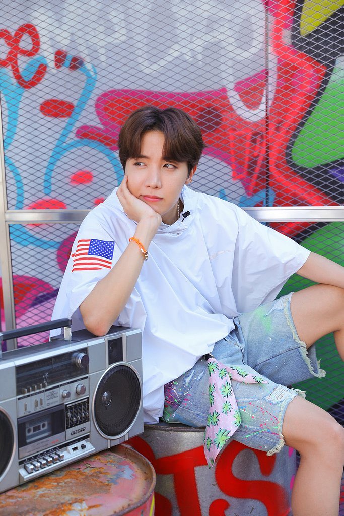 [9/366] lets not talk ab how i missed 4 days and lets focus on how much i love hoseok instead