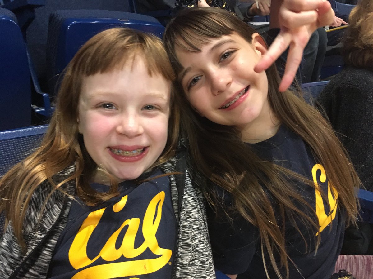 stillwellkate's tweet photo. We ❤️ ⁦@CalWBBall⁩ games! #GoBears !💪😻 https://t.co/ofsNIqnGua