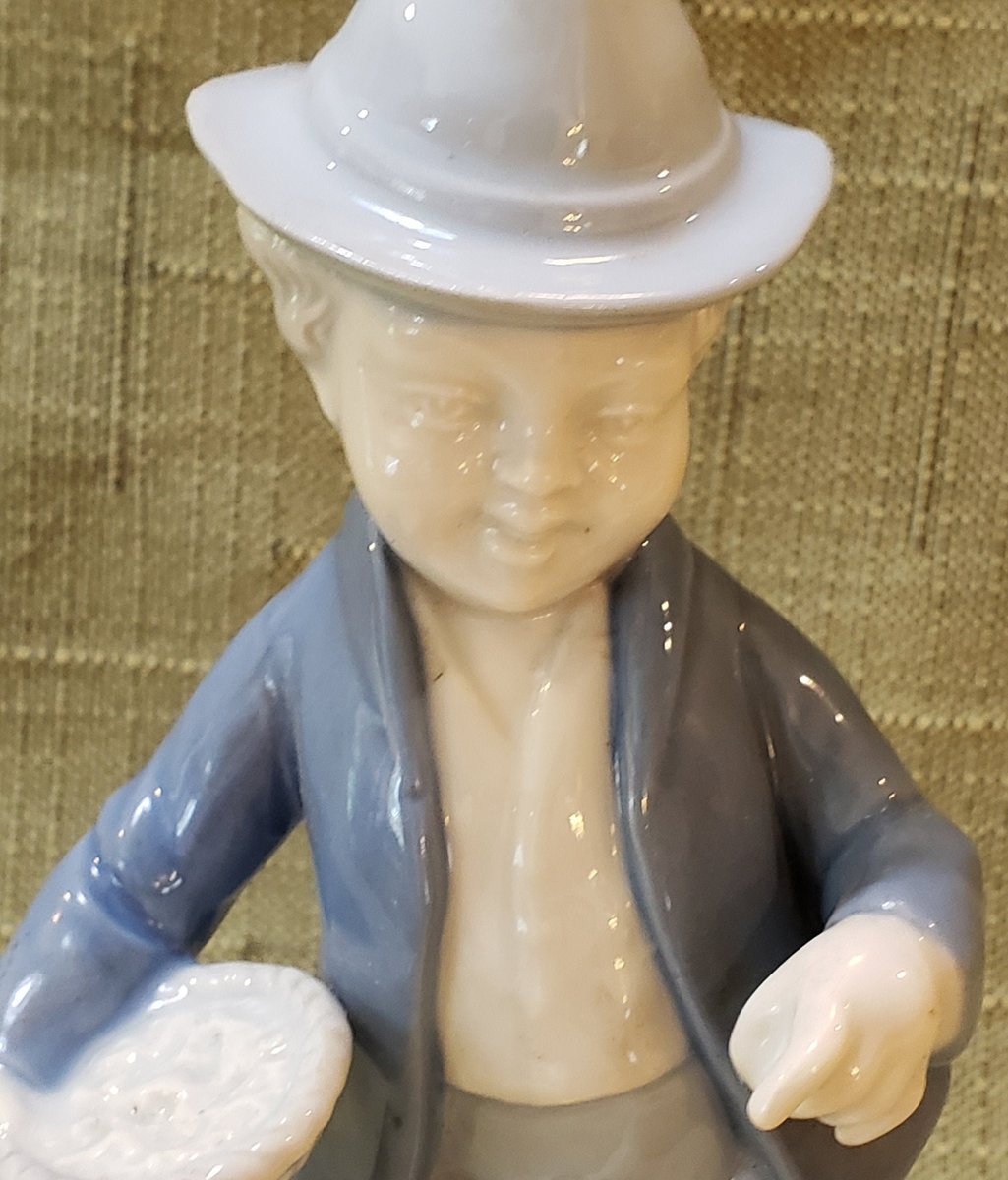 atticesoterica's tweet photo. Vintage Boy Feeding The Chickens/Hens Golden Crown E&R Figurine Made In Western Germany With Blue Glazed China Gerold Porzellan Bavaria https://t.co/9Dupaecgka #Etsy #Vintage #Collectibles #AtticEsoterica #Antiques #EAndR https://t.co/ITSFh4aSre