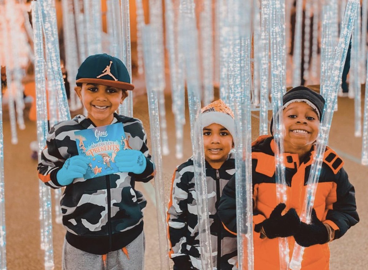 glow_vancouver's tweet photo. Say CHEESE! Looks like Glow worked its magic on these little ones!

Don't forget to tag us with #GlowVancouver and #ShareTheGlow so we can see all your special holiday moments 😍 

📸 vancitymomma on IG https://t.co/dUfd1bioKu