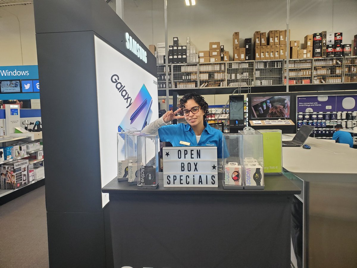 houstonsamsung's tweet photo. Stylish on a budget. You won't find these open box deals anywhere else ! 😁😁  #HoustonSESFlagship #OpenBox #Bestbuy291 @mrentas258 @Krivs14 https://t.co/lgOZSozZHo