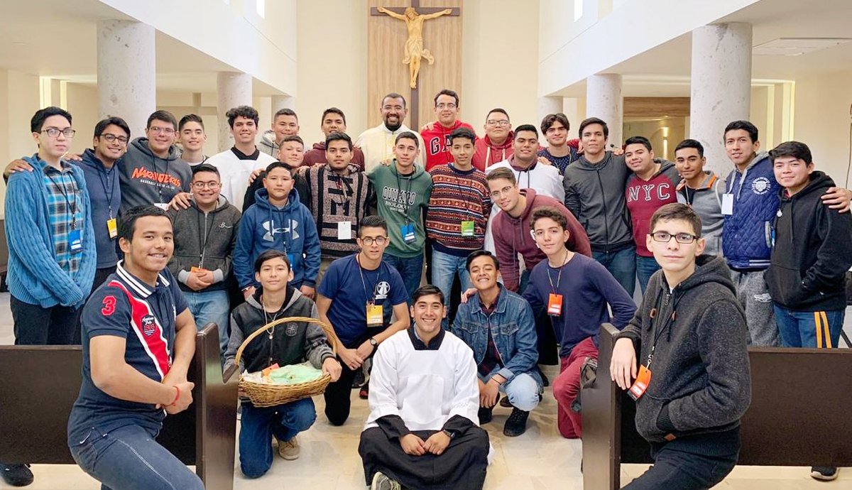 RevistaEnMarcha's tweet photo. (SECOMS) Hemos arrancado este nuevo año dando gracias a Dios por el séptimo Retiro Vocacional en nuestro amado @seminariohillo, en el que recibieron acompañamiento 26 jóvenes. Sigamos orando por lasvocaciones que la Iglesia necesita. #OXV https://t.co/wQHVOi35QM