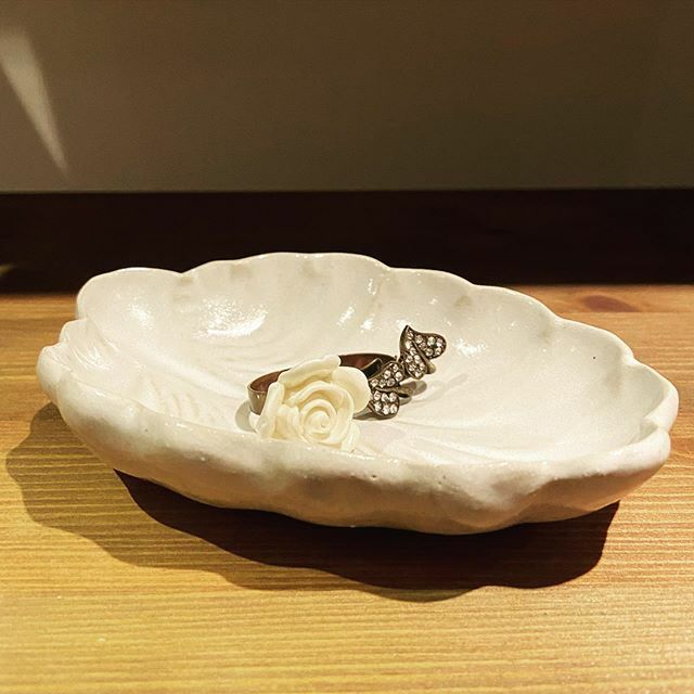 chd_designs's tweet photo. Another pretty decorative feather bowl by @maarjakase_savikoda up in Etsy! Link in bio! https://t.co/rUpTQ8rvZj https://t.co/S2Vj0yW5pF
