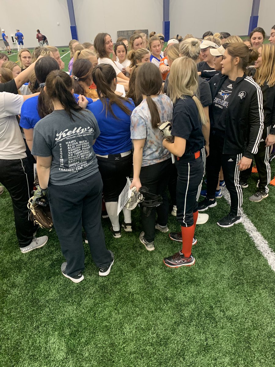 ReiverSoftball's tweet photo. Such a great first camp in the new facility! We had over 50 girls and got a lot of reps offensively and defensively! Thanks so much to all the girls who came out today! #goreivers🔵⚪️ https://t.co/v4vgCltmoU