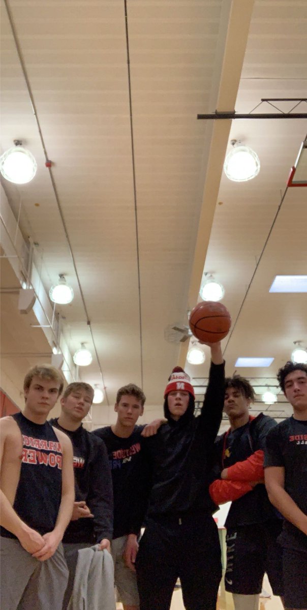WetDreamTeam5's tweet photo. Hide your girlfriend 🗣💦 https://t.co/JBdRdLTGov