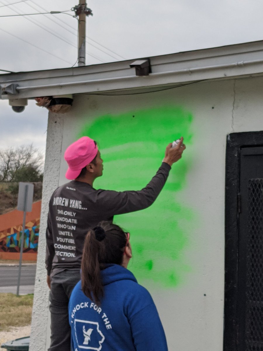 BuildWithBeany's tweet photo. This piece is CLEAN! Right alongside the street for the MLK march! Thank you @WillLexHam for coming down to SA to do this for the MLK march!
@AndrewYang
@cleemonsta @samurai_antonio @justinuresti @AustinYangGang @AarikaSamone @YangGangMami @LetFreedomYang https://t.co/WDVIY5kz86
