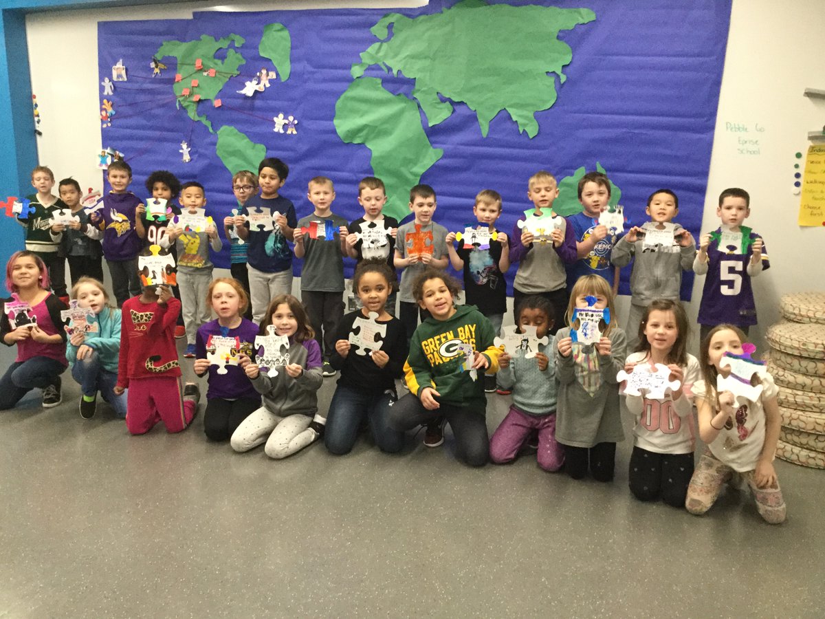 mgustapt's tweet photo. @SLP_Schools @CenterviewElem1 students we’re excited to show off their “Piece for Peace” #slppantherproud https://t.co/7Bq0DCKUyO