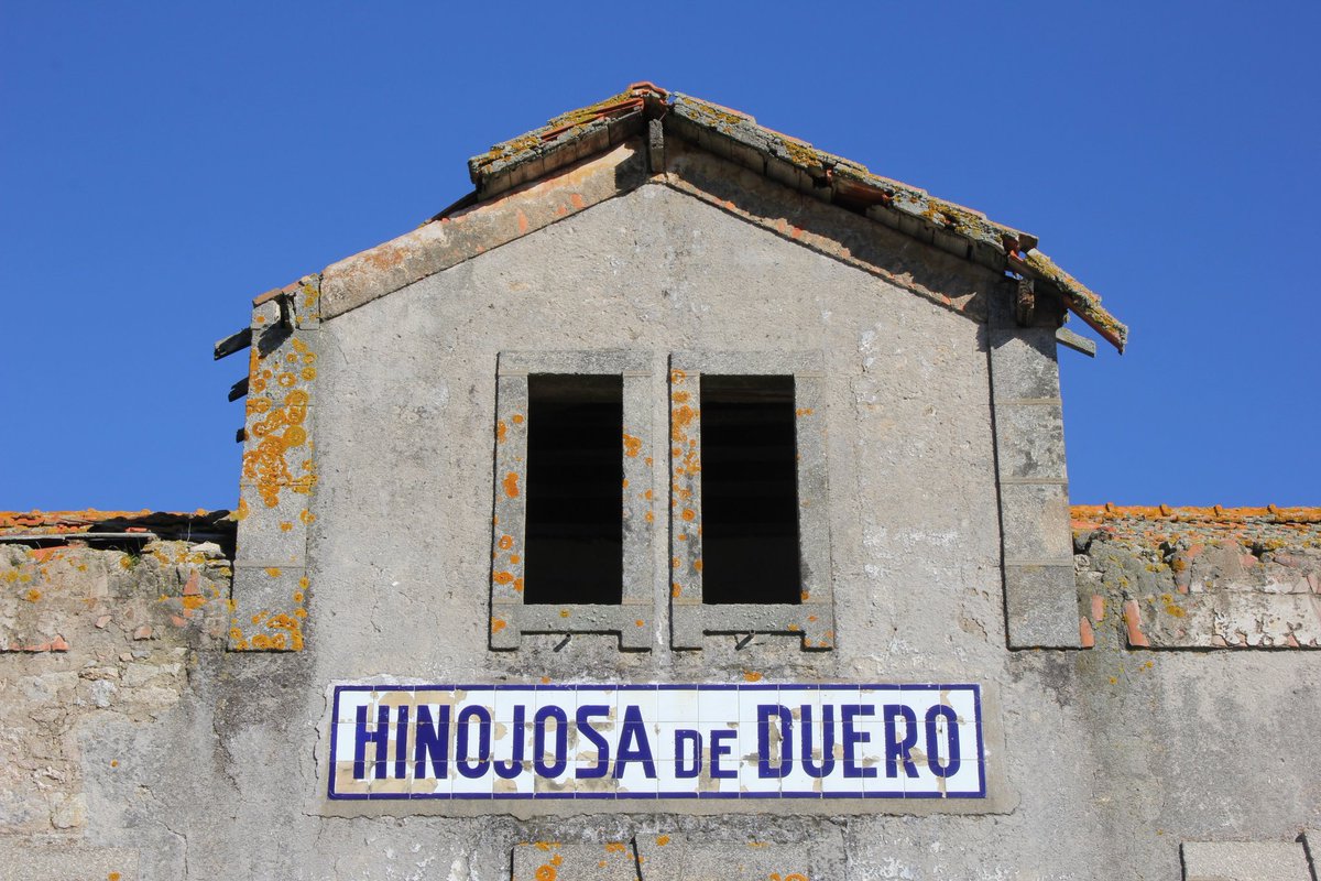 NoveznoZamora's tweet photo. 📸🛤️ Fotografías tomadas en la Antigua Estación de Hinojosa de Duero, perteneciente a la línea ferroviaria clausurada "La Fuente de San Esteban-Pocinho". 

Reapertura y futuro para el ferrocarril convencional, público y social. https://t.co/thcIN2oJIr